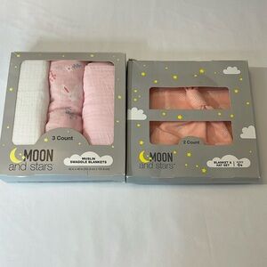 (2) MOON AND STARS BLANKET AND HAT SET, 3 MUSLIN SWADDLE BLANKETS, STILL IN …